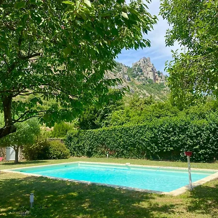 Leguilherand Villa *